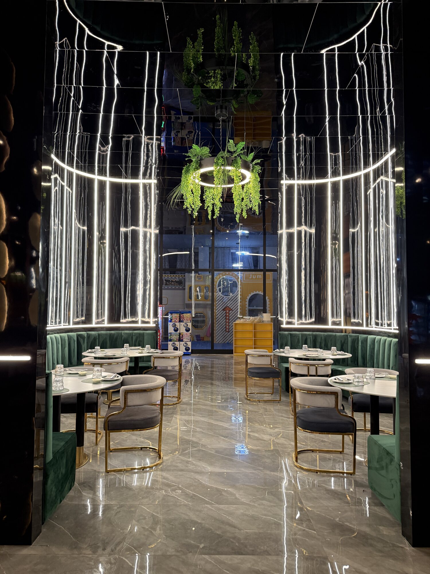 Allestimento della sala MIZU